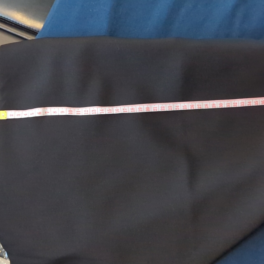 Hufflepuff Robe - Picture 3 of 7